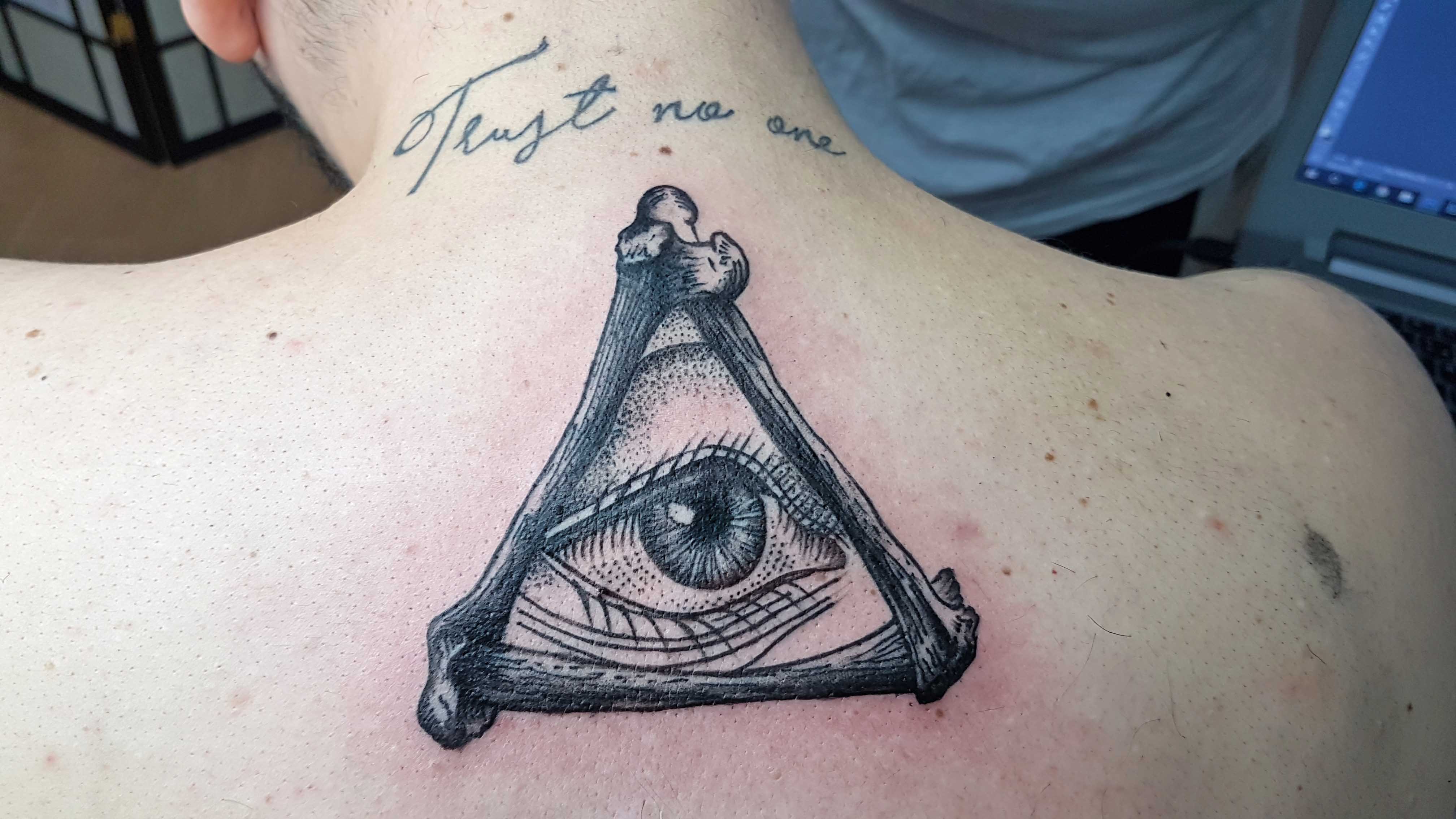 Trust No One Eye Tattoo Cezar
